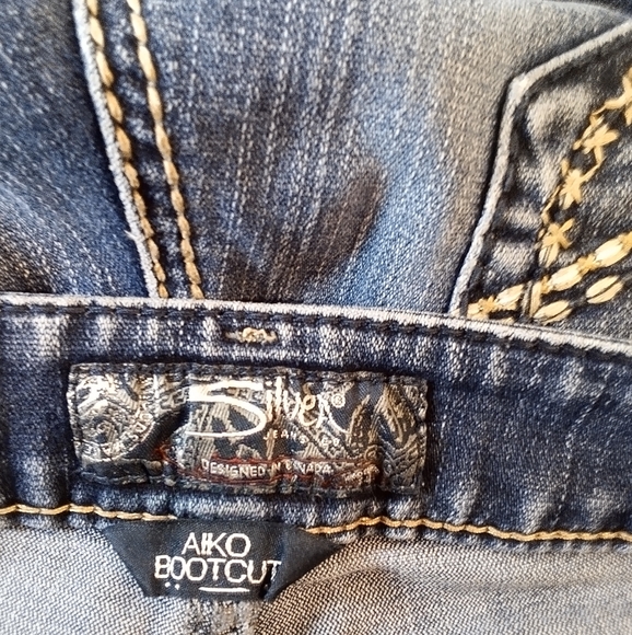 Silver Jeans - Picture 3 of 4